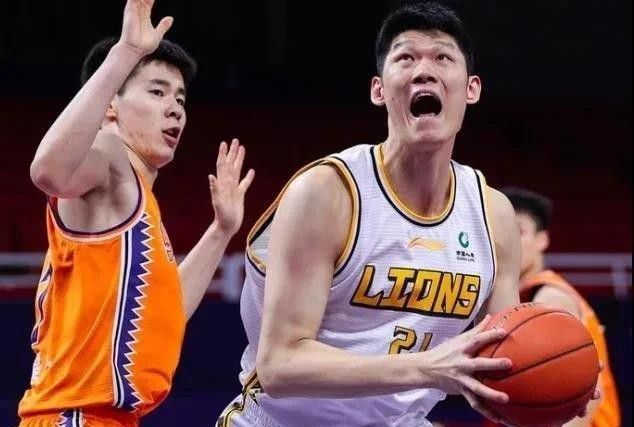 否则，万破军绝不可能对叶辰如此毕恭毕敬。